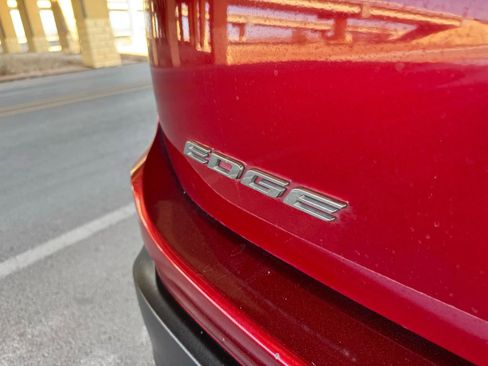 Used 2018 Ford Edge SEL w/ Equipment Group 201A image 21