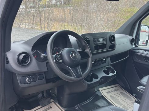 Used 2022 Mercedes-Benz Sprinter 2500 image 9