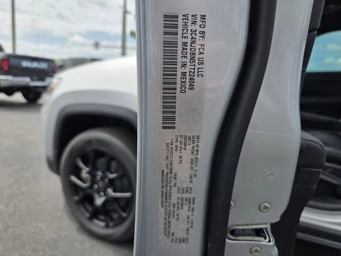 Used 2026 Jeep Compass Latitude AWD/4WD image 18