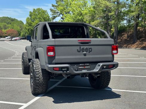 Used 2022 Jeep Gladiator Sport AWD/4WD image 9