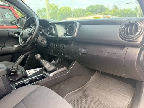 Used 2017 Toyota Tacoma TRD Sport w/ Tow Package AWD/4WD image 29