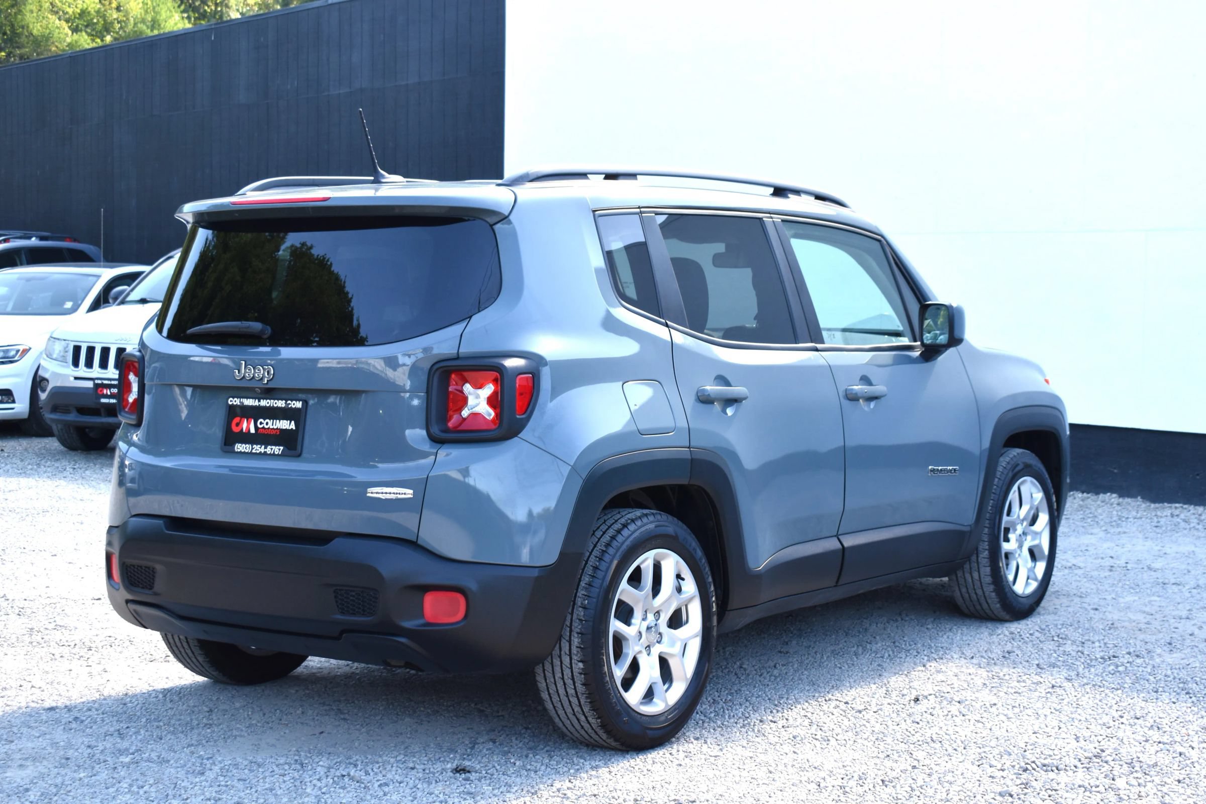 Used 2017 Jeep Renegade Latitude FWD image 7