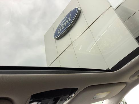 Used 2025 Kia Sorento EX w/ Panoramic Sunroof Package FWD image 13