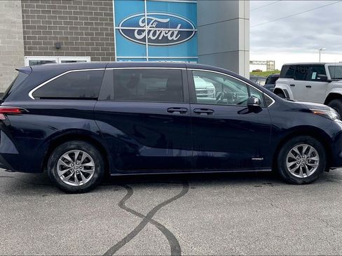 Used 2021 Toyota Sienna LE FWD image 5