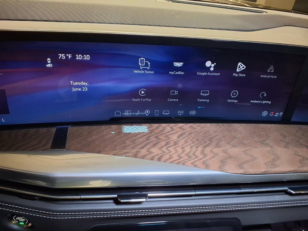 Certified 2026 Cadillac Escalade ESV Platinum Sport AWD/4WD image 4