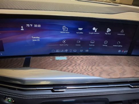 Certified 2026 Cadillac Escalade ESV Platinum Sport AWD/4WD image 4
