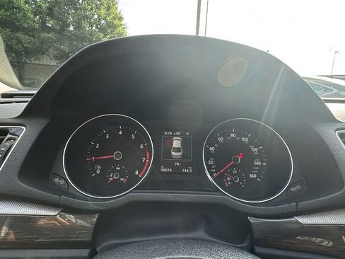Used 2018 Volkswagen Passat 2.0T SE FWD image 17