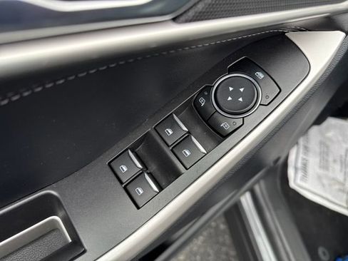 Used 2022 Ford Explorer XLT w/ Equipment Group 202A image 11