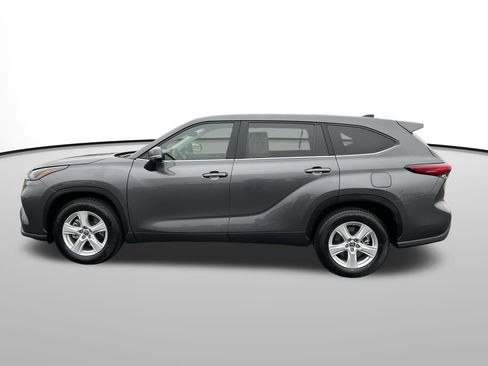 Certified 2023 Toyota Highlander L image 9