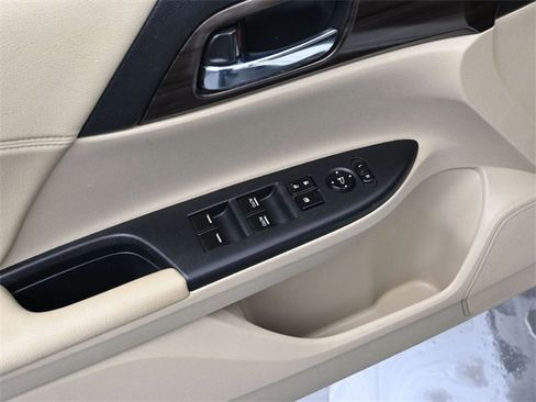 Used 2017 Honda Accord EX image 18