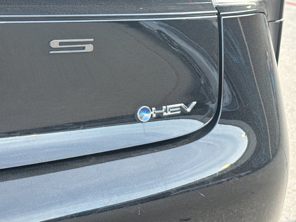 Certified 2025 Toyota Prius LE FWD image 29