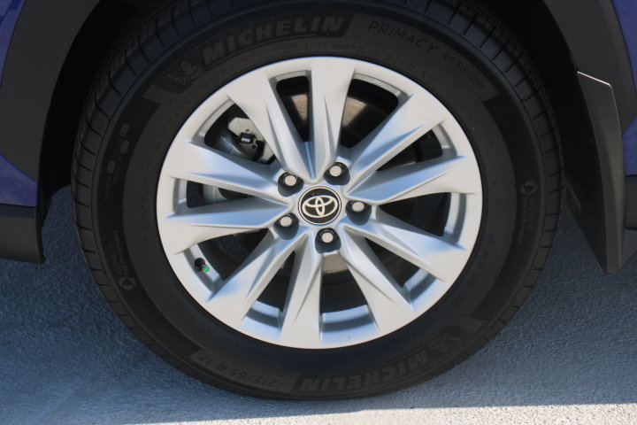 Certified 2025 Toyota Corolla Cross LE FWD image 9