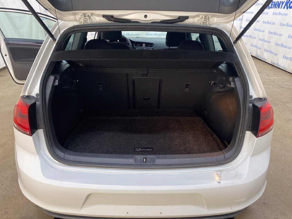 Used 2016 Volkswagen Golf 2-Door FWD image 16