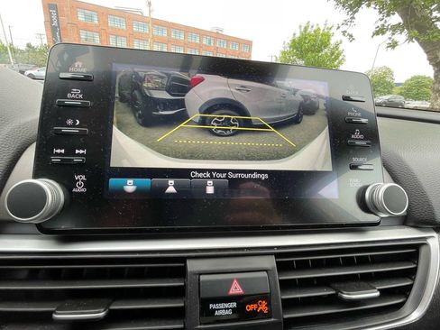 Used 2019 Honda Accord Sport image 15