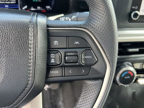 Used 2025 Toyota Tacoma TRD Off-Road AWD/4WD image 34