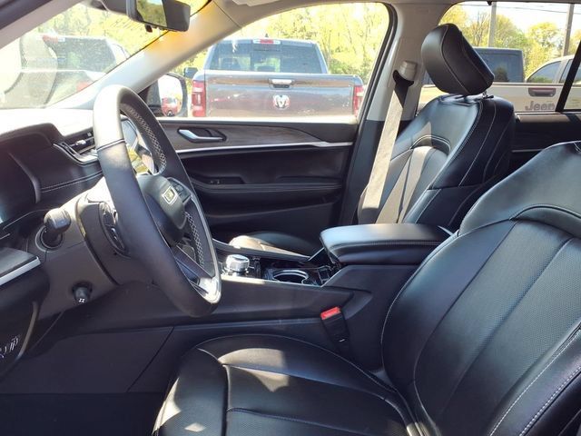 Used 2023 Jeep Grand Cherokee Limited w/ Luxury Tech Group II AWD/4WD image 22