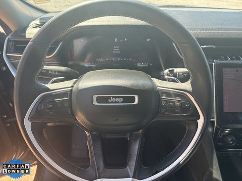 Used 2023 Jeep Grand Cherokee Limited w/ Black Appearance Package AWD/4WD image 15