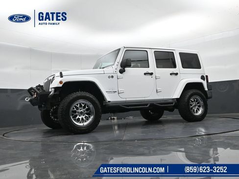 Used 2018 Jeep Wrangler Unlimited Sahara AWD/4WD image 38