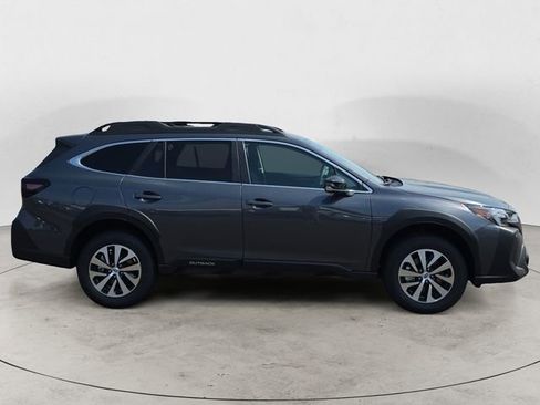 Used 2025 Subaru Outback Premium image 6