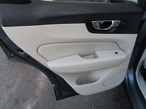 Used 2021 Volvo XC60 T5 Inscription w/ Climate Package image 10