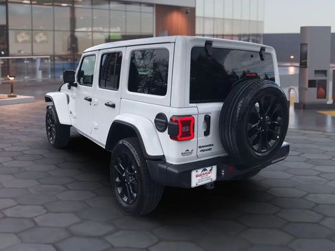 Used 2025 Jeep Wrangler Unlimited Sahara w/ Safety Group AWD/4WD image 5