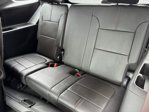 Used 2023 Chevrolet Traverse RS image 16