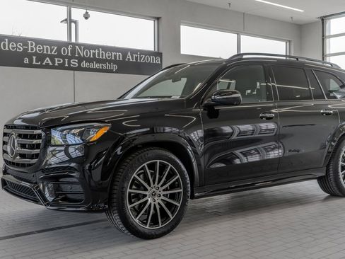 Used 2025 Mercedes-Benz GLS 450 4MATIC w/ AMG Line Exterior image 3