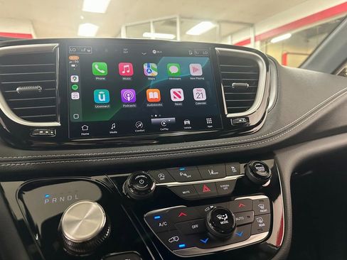 New 2026 Chrysler Pacifica Select image 24