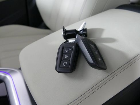 Used 2025 Audi Q5 Premium image 12