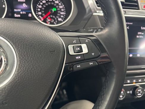 Used 2019 Volkswagen Tiguan SE w/ Panoramic Sunroof Package image 40