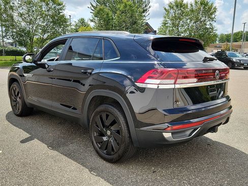 Used 2024 Volkswagen Atlas Cross Sport SE w/ Panoramic Sunroof Package AWD/4WD image 4