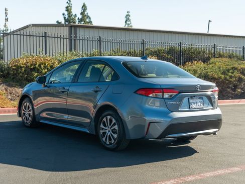 Certified 2022 Toyota Corolla LE FWD image 11