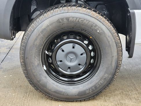 Used 2024 Mercedes-Benz Sprinter 144 Cargo image 9