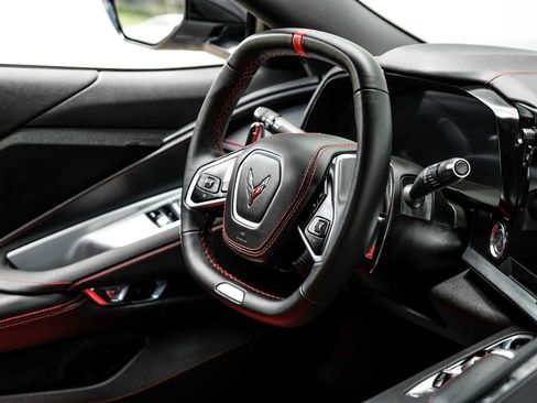 Used 2025 Chevrolet Corvette Z06 RWD image 15