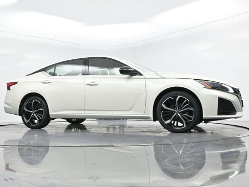 Used 2023 Nissan Altima 2.5 SR AWD/4WD image 40