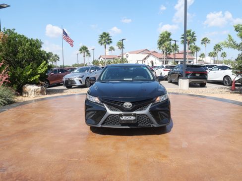 Used 2020 Toyota Camry SE image 6