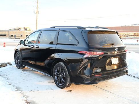 Used 2025 Toyota Sienna XSE image 7
