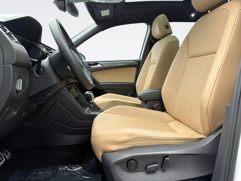 Used 2023 Volkswagen Tiguan SE R-Line image 11