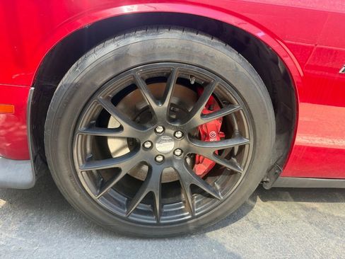 Used 2015 Dodge Challenger SRT RWD image 6