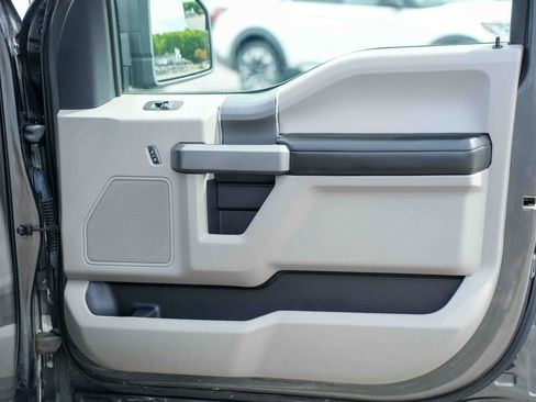Used 2019 Ford F150 XLT w/ Equipment Group 302A Luxury AWD/4WD image 15