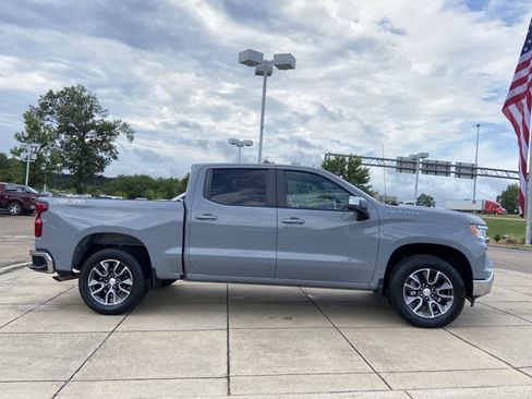 Used 2024 Chevrolet Silverado 1500 LT AWD/4WD image 13
