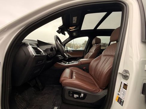 Used 2025 BMW X5 xDrive50e image 24