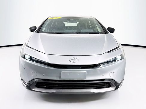 Used 2025 Toyota Prius XLE image 2