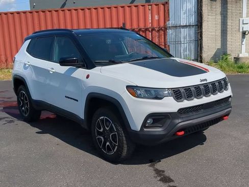Used 2025 Jeep Compass Trailhawk AWD/4WD image 8