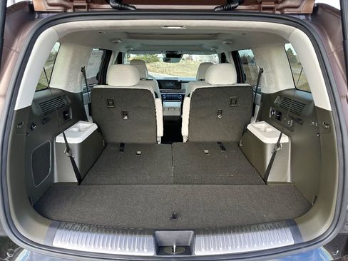 Used 2025 Hyundai Santa Fe Calligraphy image 8