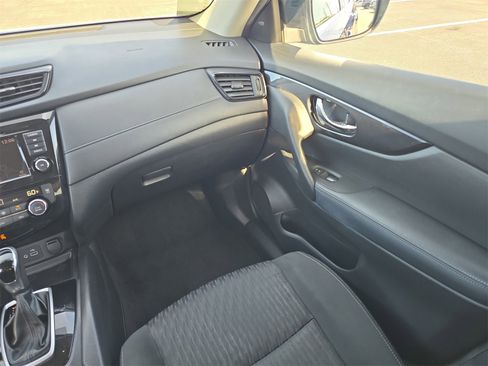 Used 2018 Nissan Rogue SV w/ Premium Package image 12