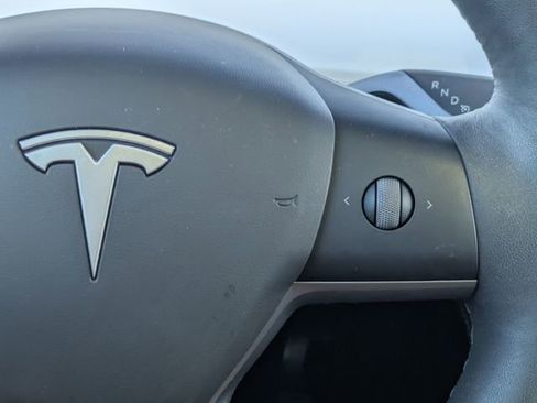 Used 2025 Tesla Model Y Long Range AWD/4WD image 18