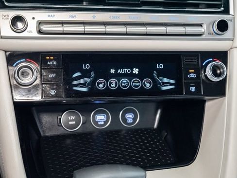 Used 2025 Genesis G70 2.5T AWD/4WD image 19