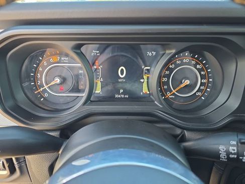 Used 2025 Jeep Wrangler Sahara image 27