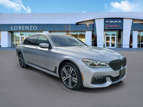Used 2017 BMW 750i RWD image 3